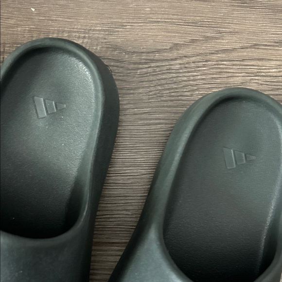 Adidas Black Slides - Picture 3 of 3